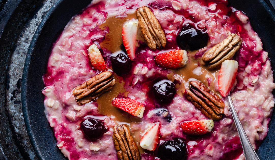 Beeren-Porridge mit Chiasamen